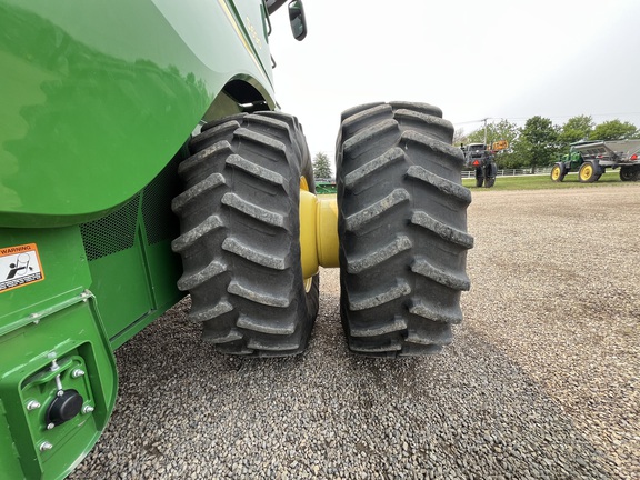 2017 John Deere S690 Combine