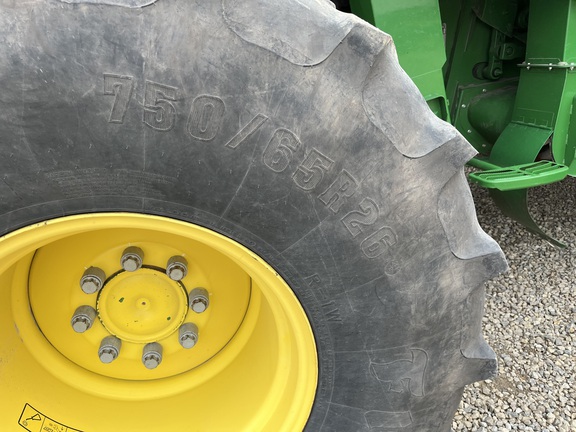 2017 John Deere S690 Combine