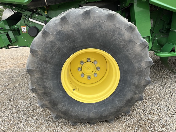 2017 John Deere S690 Combine