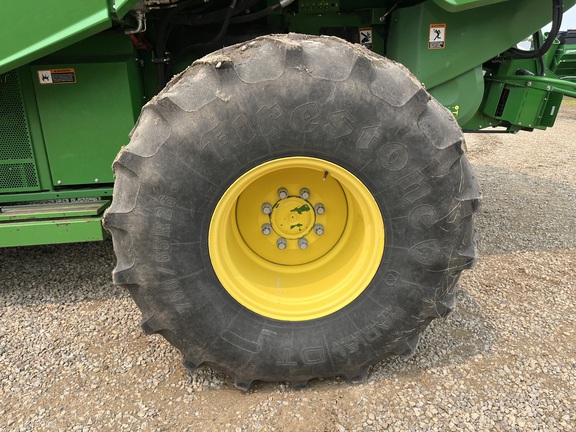 2017 John Deere S690 Combine