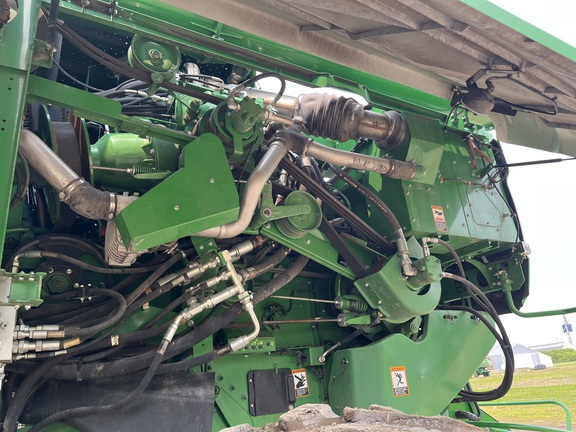 2017 John Deere S690 Combine