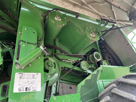 2017 John Deere S690 Combine