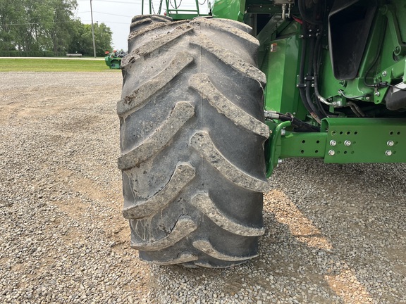 2017 John Deere S690 Combine
