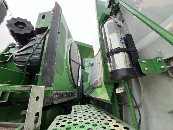 2017 John Deere S690 Combine