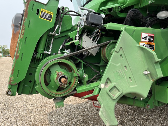 2017 John Deere S690 Combine