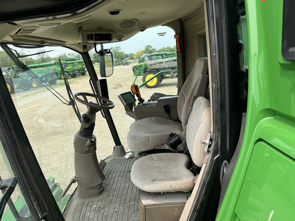 2017 John Deere S690 Combine