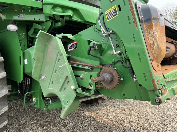 2017 John Deere S690 Combine