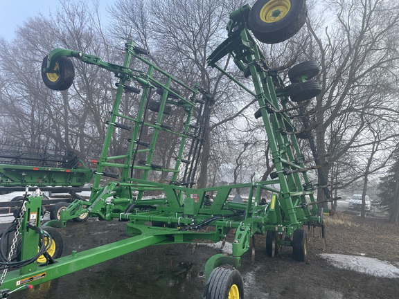 2023 John Deere 2430 Chisel Plow