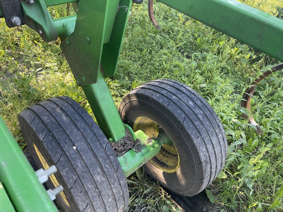 2023 John Deere 2430 Chisel Plow