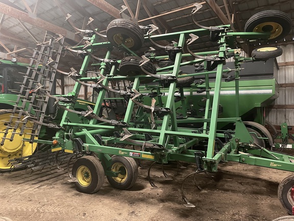 2002 John Deere 980 Field Cultivator