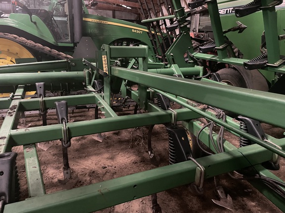 2002 John Deere 980 Field Cultivator