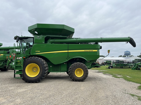 2024 John Deere S790 Combine