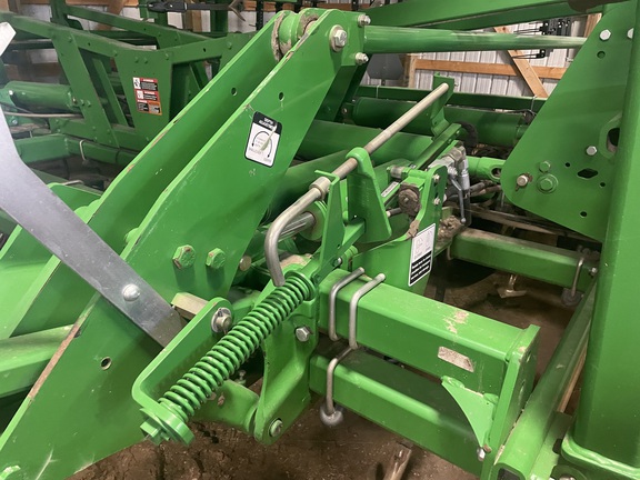 2012 John Deere 2210 Field Cultivator