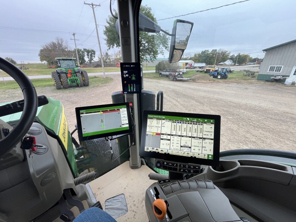 2024 John Deere 8R 370 Tractor