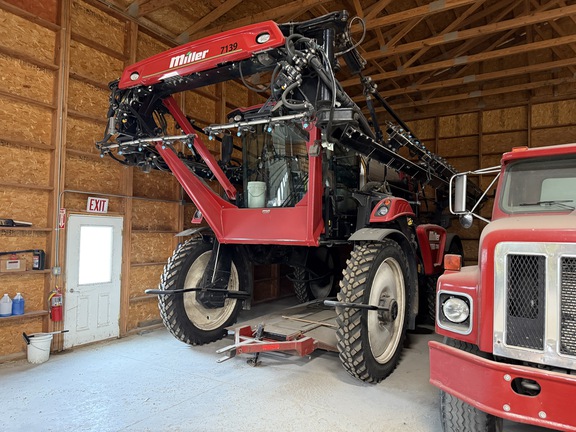 2018 Miller Pro Nitro 7310 Sprayer/High Clearance