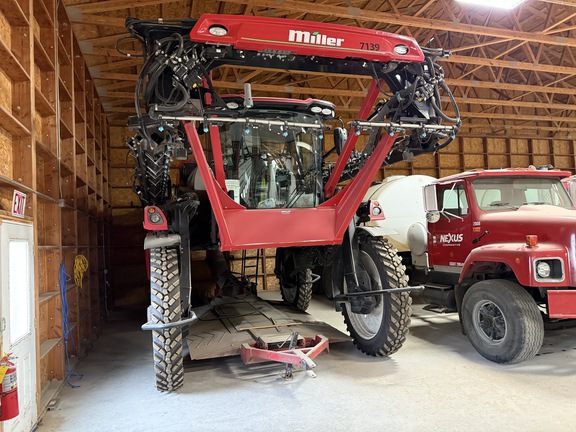 2018 Miller Pro Nitro 7310 Sprayer/High Clearance