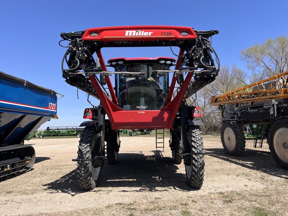 2018 Miller Pro Nitro 7310 Sprayer/High Clearance