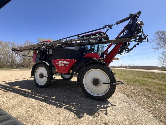 2018 Miller Pro Nitro 7310 Sprayer/High Clearance