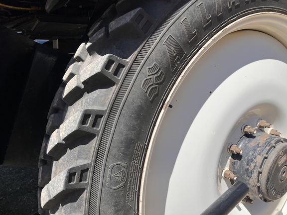 2018 Miller Pro Nitro 7310 Sprayer/High Clearance