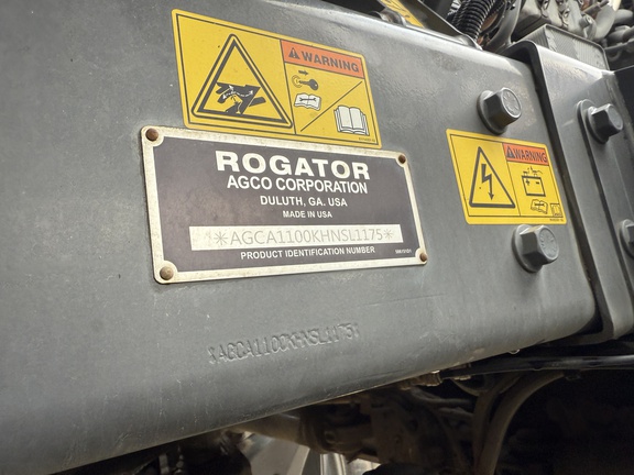 2017 RoGator RG1100B Sprayer/High Clearance