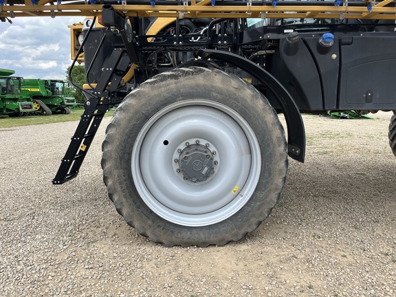 2017 RoGator RG1100B Sprayer/High Clearance