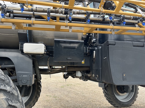 2017 RoGator RG1100B Sprayer/High Clearance