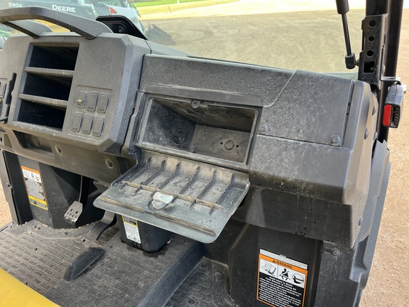 2021 John Deere XUV 835M ATV