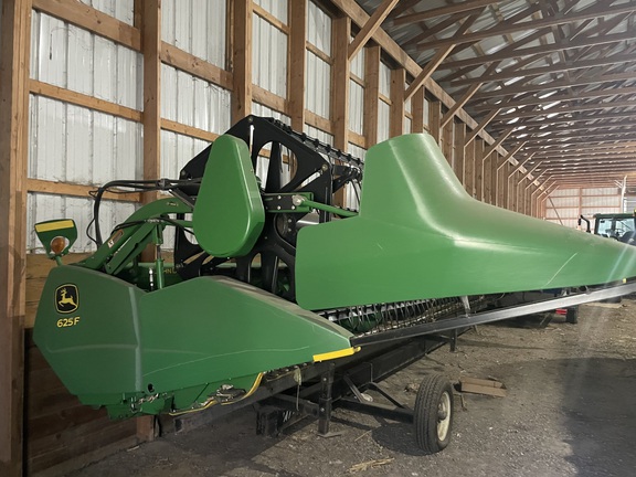 2010 John Deere 625F Header Combine