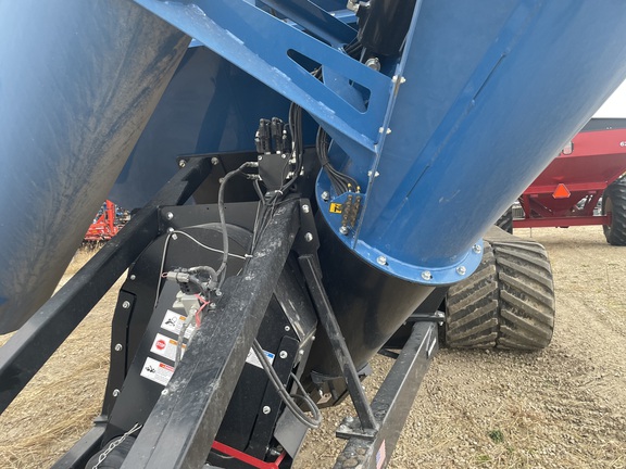 2023 Kinze 1721 Grain Cart