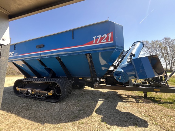 2023 Kinze 1721 Grain Cart