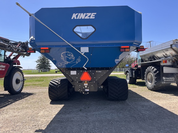 2023 Kinze 1721 Grain Cart