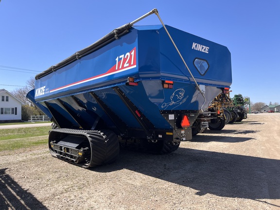 2023 Kinze 1721 Grain Cart