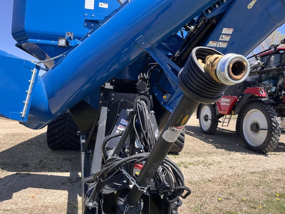 2023 Kinze 1721 Grain Cart