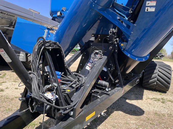 2023 Kinze 1721 Grain Cart