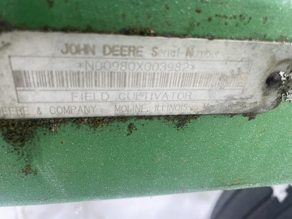 1995 John Deere 980 Field Cultivator