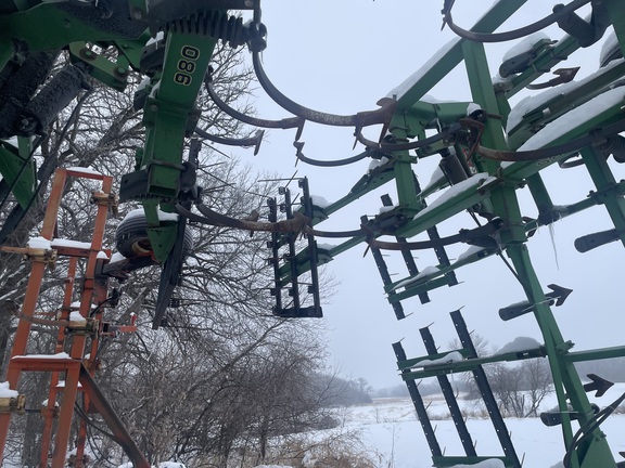 1995 John Deere 980 Field Cultivator