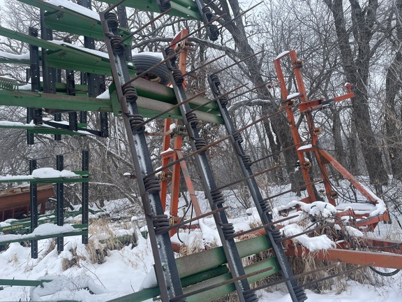 1995 John Deere 980 Field Cultivator