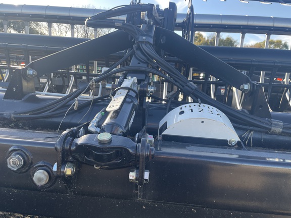 2017 MacDon FD75-40 Header Combine