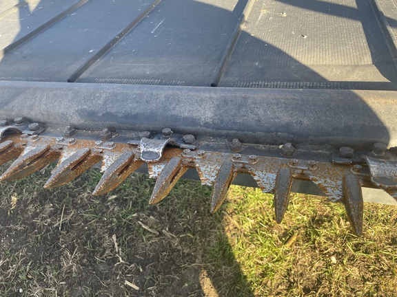 2017 MacDon FD75-40 Header Combine