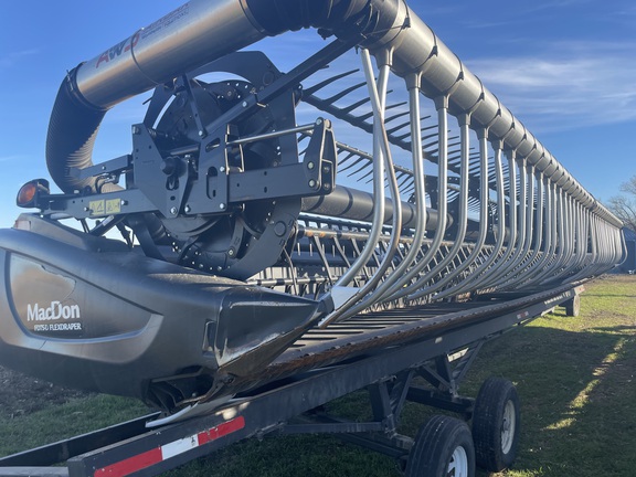 2017 MacDon FD75-40 Header Combine