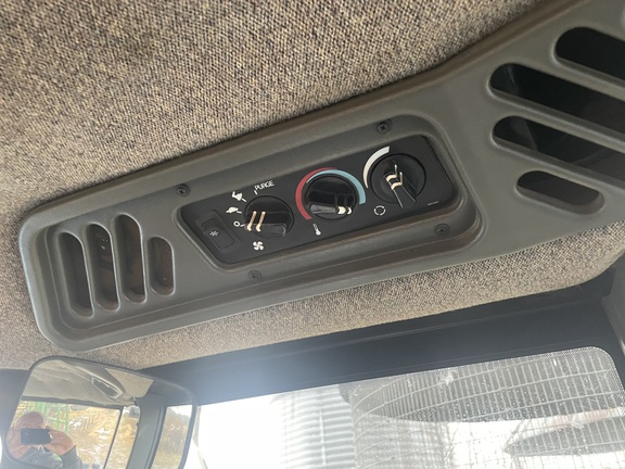 1996 New Holland 9882 Tractor 4WD