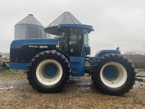 1996 New Holland 9882 Tractor 4WD