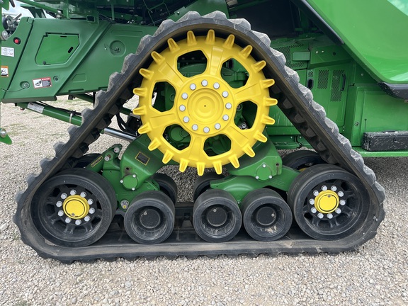 2023 John Deere X9 1000 Combine