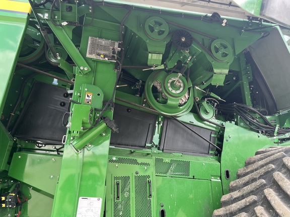 2023 John Deere X9 1000 Combine