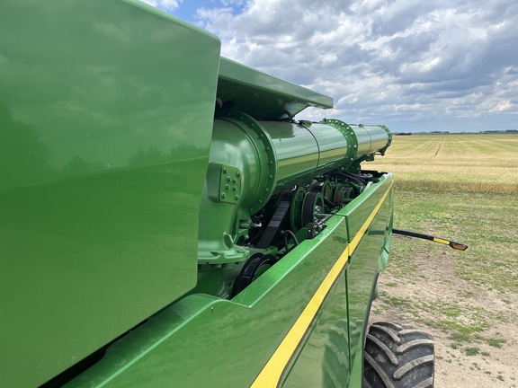 2023 John Deere X9 1000 Combine