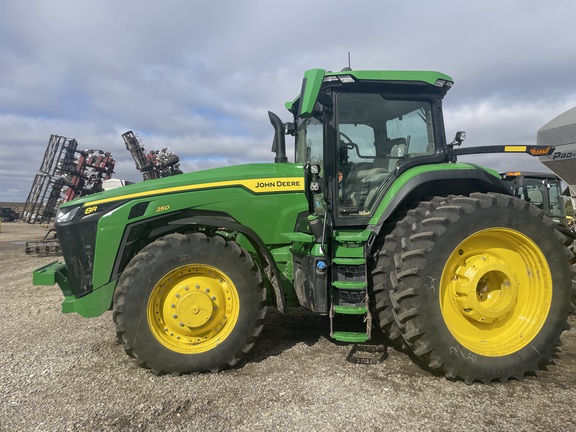2025 John Deere 8R 250 Tractor