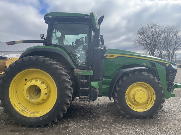 2025 John Deere 8R 250 Tractor