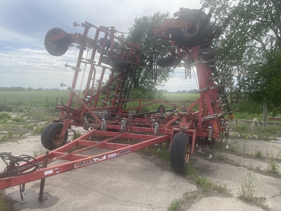 Wil-Rich Quad5 Field Cultivator