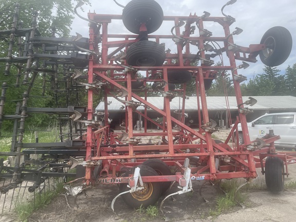 Wil-Rich Quad5 Field Cultivator