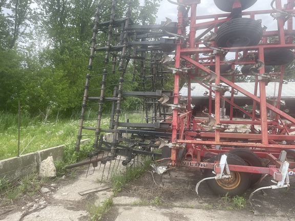 Wil-Rich Quad5 Field Cultivator